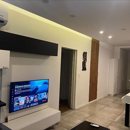 Suite In San Telmo Dormitorio En Suite Con Dos Banos Y Balcon A La Calle Buenos Aires Exteriör bild