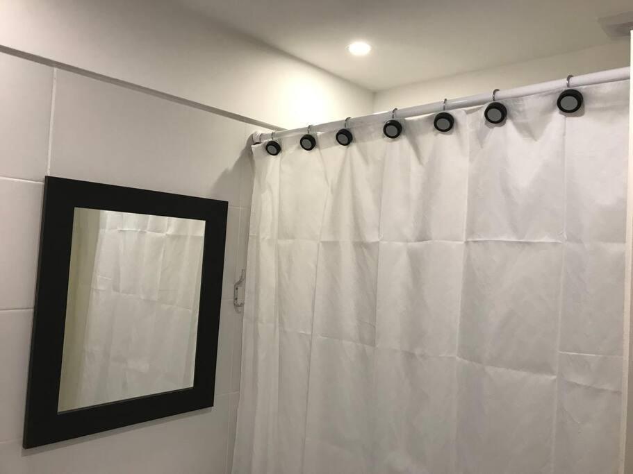 Suite In San Telmo Dormitorio En Suite Con Dos Banos Y Balcon A La Calle Buenos Aires Exteriör bild