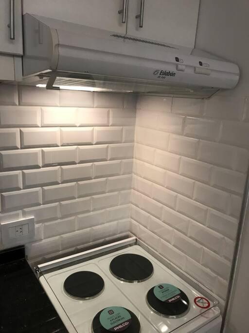 Suite In San Telmo Dormitorio En Suite Con Dos Banos Y Balcon A La Calle Buenos Aires Exteriör bild