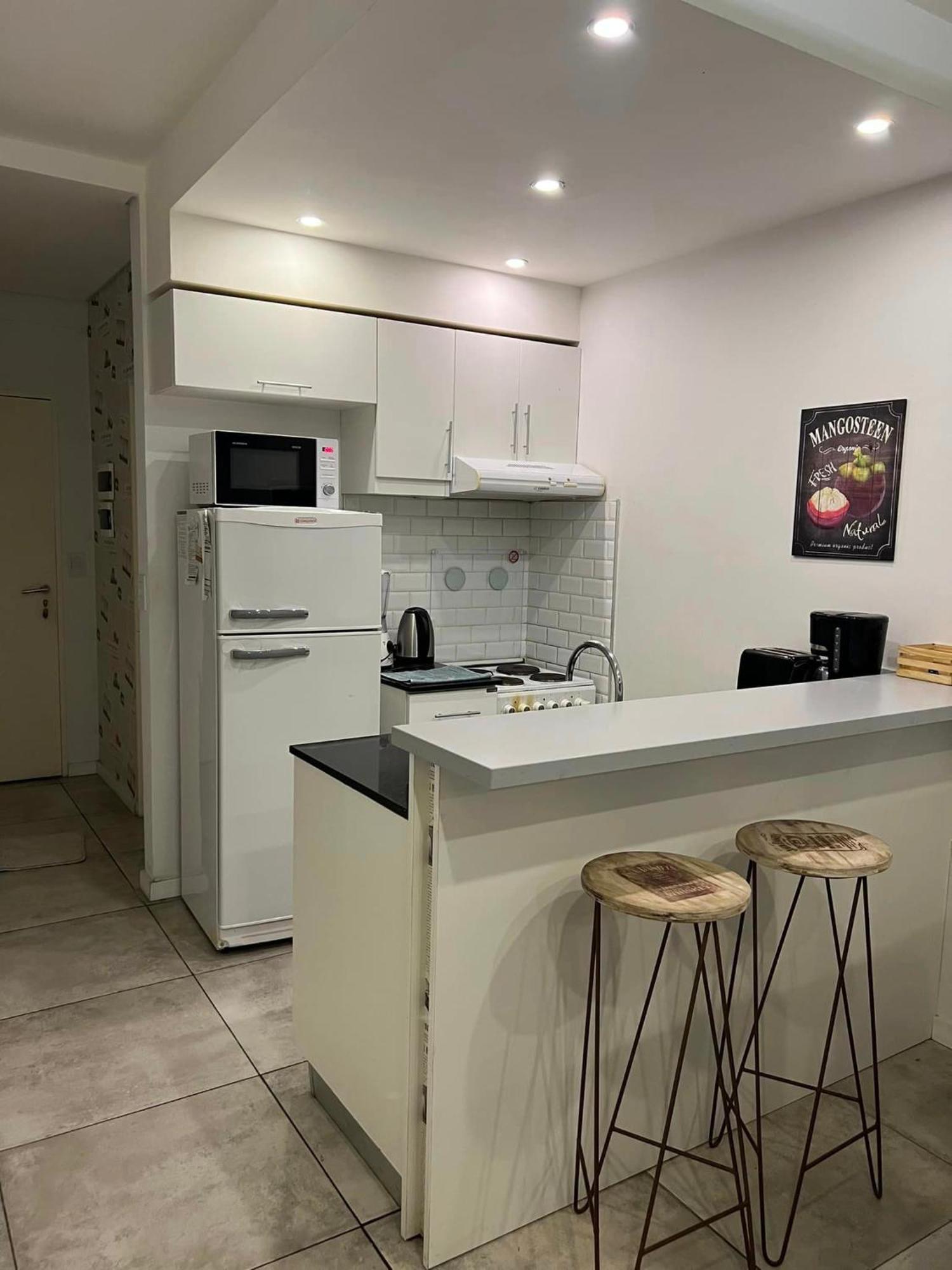 Suite In San Telmo Dormitorio En Suite Con Dos Banos Y Balcon A La Calle Buenos Aires Exteriör bild